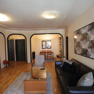 YELLOW APARTMENT