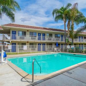 Motel 6-Bakersfield, CA - Airport