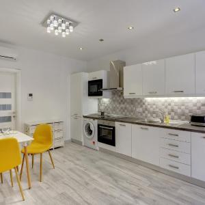 Splendid Apartment, Steps Away from the Sea