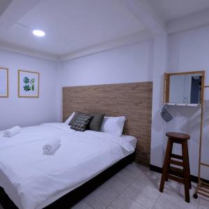 138 White Villa