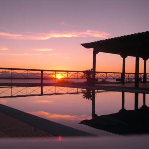 CERCADO DEL MEDIO, CHALET con PISCINA PRIVADA