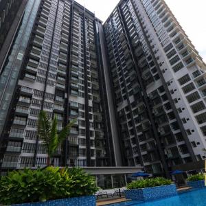 Holi D'Pristine Medini