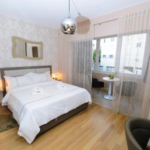 Zoilo Rooms self check-in
