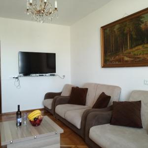 On Khimshiashvili Apartment