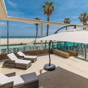 Luxury Beach Front Apartment with Pool