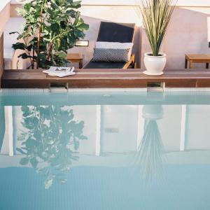 One&Lux Byron Suites
