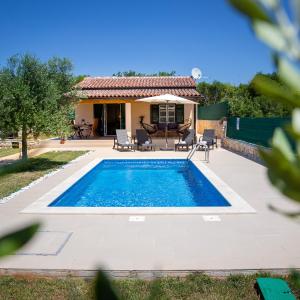 House Jozefina with pool