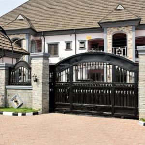 Onimz Apartments