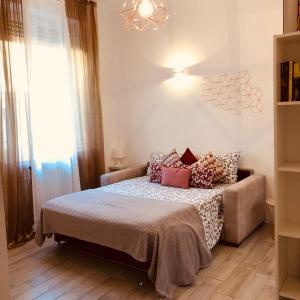 JOY HOUSE -CENTRAL City Near METRO ARCO DELLA PACE BRERA-entire apartment Perfect for Work & Play, nightlife with AC & Fast WiFi Welcome to the cool JOY HOUSE!