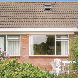 Nice Apartment In Hippolytushoef