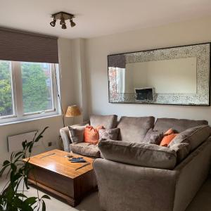 4 The Courtyard Central Windsor 2BR