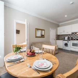 Stylish apartment 12 minutes tube to Oxford Street with free wifi and air con
