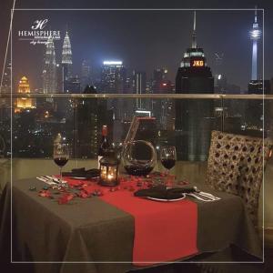 KLCC Inifinity Pool - The Regalia Residences & Suites by KL minsu
