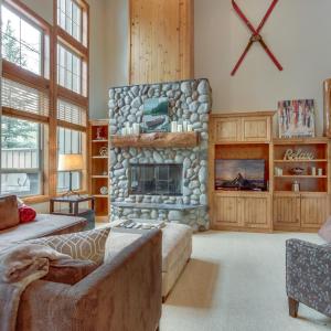 18 Aquila Lodge