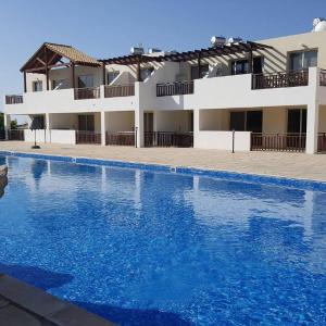 C5 Vanessa Poolside Apartment