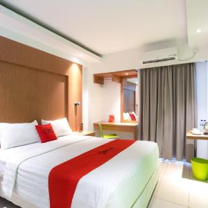 RedDoorz Apartment at Bogor Valley