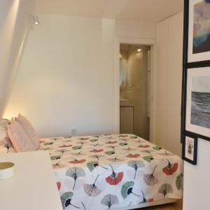 Sunny Penthouse whith balcony 9min walk main station