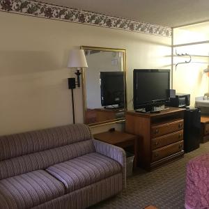 Tyler Inn & Suites