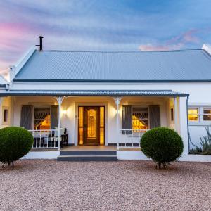 Karoo Masterclass House and Karoo Masterclass Cottage - Accommodation Prince Albert
