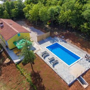Beautiful villa Eden with pool and jacuzzi immersed in the vegetation