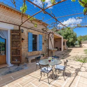Charming finca Son Julia with pool near Porreres