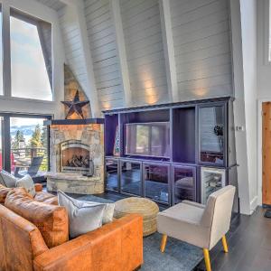 10 Mi to Skiing Tahoe City A-Frame Home