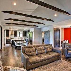 Sunroom + Hot Tub! Waterfront Silver Lake Home