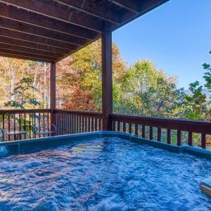 Daya,- Free Attraction Tickets, Pool Table, Hot Tub, WIFI!!!