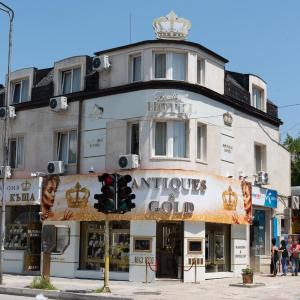 Golden House