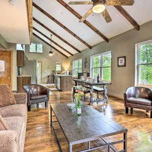 Hike & Zip-Line: Red River Gorge Cabin w/ Hot Tub!