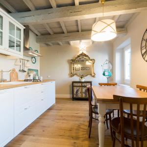 Oltrarno Real Mood Florentine Apartment