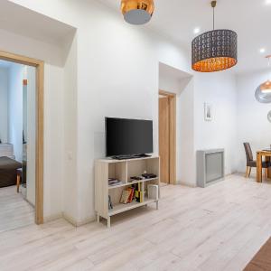 Goldcentral Apartment Dob-Cozy Place Next to Mazel Tov-Two Bedrooms