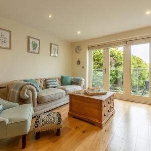 6 Sandy Lane