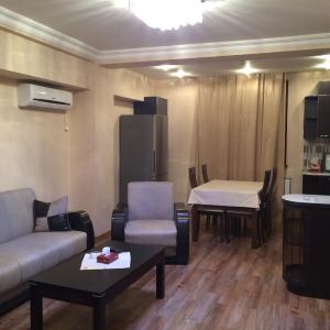 Yeznik Koghbatsi - Amiryan crossroads 2 bedroom Comfortable apartment with Balcony KO333