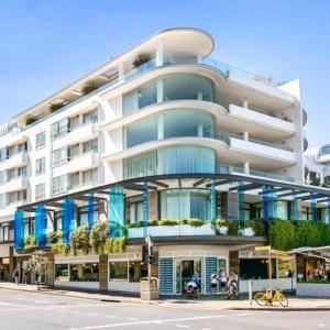 Luxurious Beach Front Apartment in 'The Pacific'