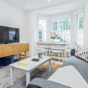 Bonnington Gardens - 1 bed open plan basement flat