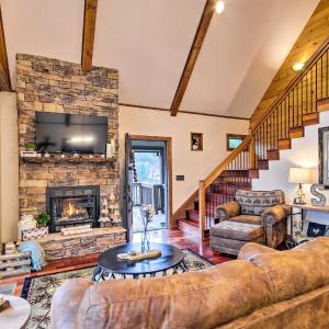Mountain Cabin with Fire Pit, Walk to Golf and Fishing