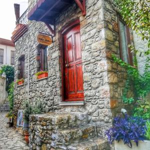 Two Stone Homes Metis