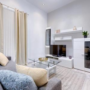 Gorgeous 1BR Apartment steps to the Promenade