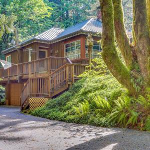 Barlow Creekside Lodge