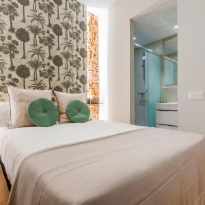 Collection Latina - Apartamentos Únicos en el Barrio Más Auténtico