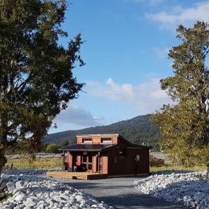 Cosy Cabin in the Paddocks - Breakfast Included