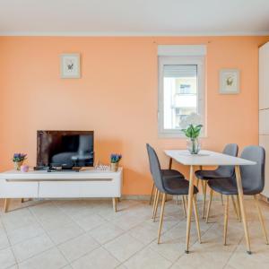The best OLD TOWN view apartment, 5 min walk, parking (2+2)