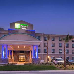 Holiday Inn Express & Suites Bakersfield Airport by IHG