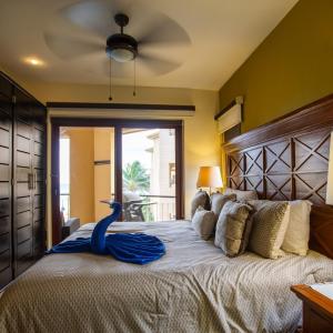 Corner 2 bedrooms condo 3rd floor facing the ocean at ELFARO by DPM