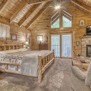 Mountain Eden, Hot Tub, Resort Pool, WIFI, FREE tickets each paid day!!!