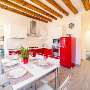 Amorucci House