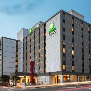 Holiday Inn Express Nashville-Downtown - Broadway by IHG