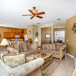 Pool Home in Golf Community Next to Disney World