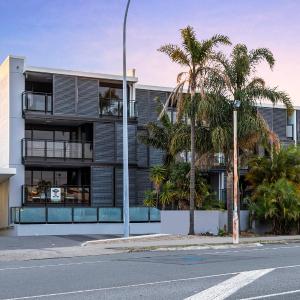 Rooftop Retreat - Mount Maunganui Holiday Home